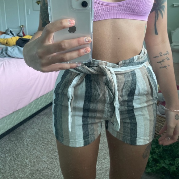 Women’s canvas shorts! - Picture 2 of 5
